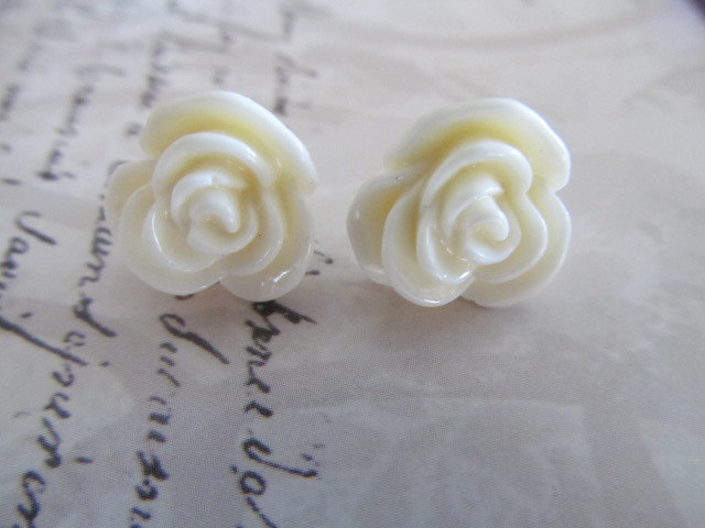Cream White Flower Stud Earrings, Gift Earrings, Bridesmaid Earrings, Teen Earrings